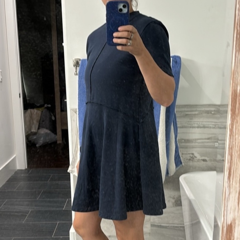 Sweaty Betty Short Sleeve Dress - Picture 6 of 6